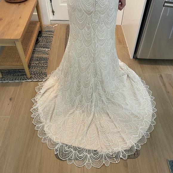 Kelly Chase Sequin Lace Art Deco Wedding Dress - Picture 5 of 7